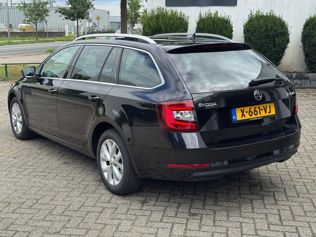 Skoda OCTAVIA Combi 1.0 TSI Greentech Ambition Navigatie, Half Leder, Cruise control, stoelverwarming . Een proefrit levert het bewijs. Neem contact op en we maken een afspraak!