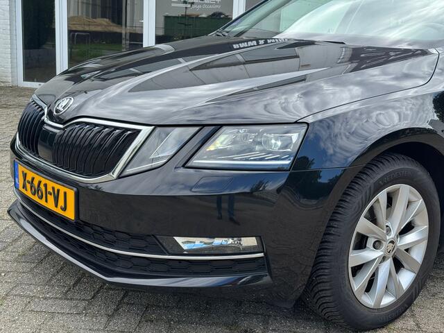 Skoda OCTAVIA Combi 1.0 TSI Greentech Ambition Navigatie, Half Leder, Cruise control, stoelverwarming . Een proefrit levert het bewijs. Neem contact op en we maken een afspraak!