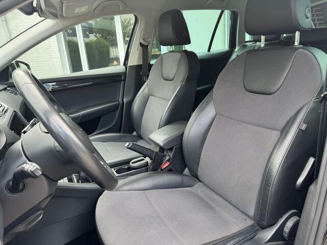 Skoda OCTAVIA Combi 1.0 TSI Greentech Ambition Navigatie, Half Leder, Cruise control, stoelverwarming . Een proefrit levert het bewijs. Neem contact op en we maken een afspraak!