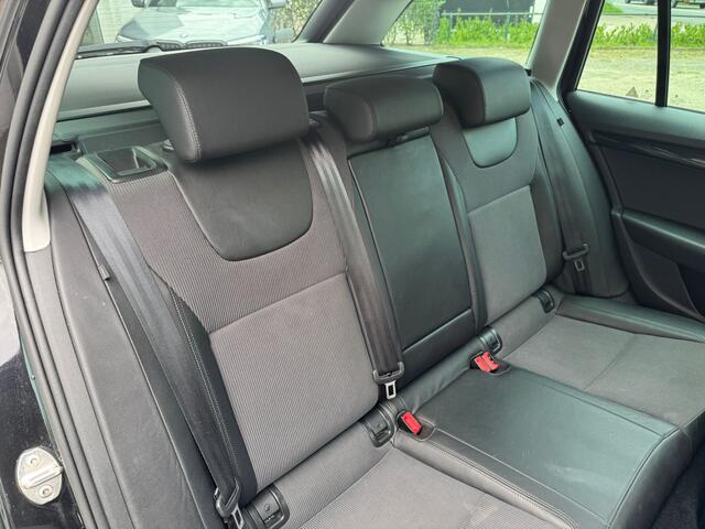 Skoda OCTAVIA Combi 1.0 TSI Greentech Ambition Navigatie, Half Leder, Cruise control, stoelverwarming . Een proefrit levert het bewijs. Neem contact op en we maken een afspraak!