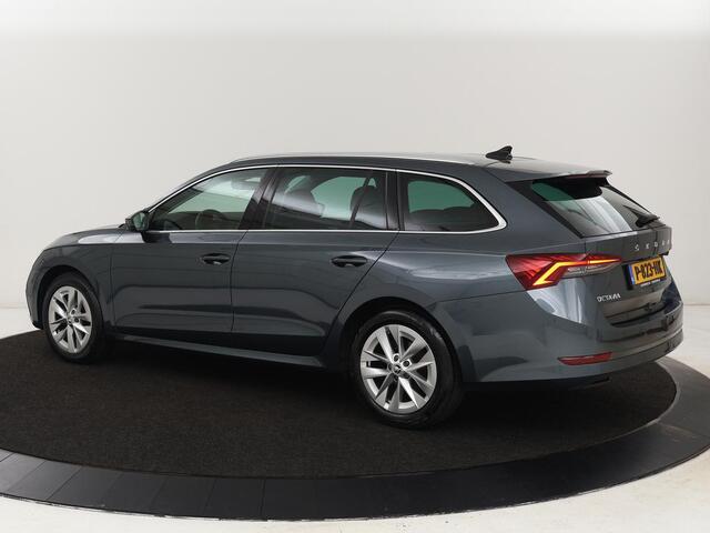 Skoda OCTAVIA 1.0 e-TSI Business Edition | Stoelverwarming | Trekhaak | Head-Up | Memory | Camera | Carplay | Sfeerverlichting | Navigatie | Side Assist | Virtual Cockpit