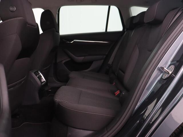 Skoda OCTAVIA 1.0 e-TSI Business Edition | Stoelverwarming | Trekhaak | Head-Up | Memory | Camera | Carplay | Sfeerverlichting | Navigatie | Side Assist | Virtual Cockpit