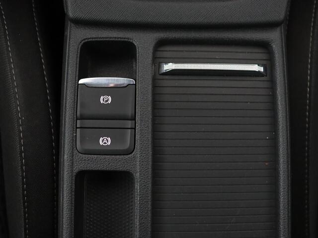 Skoda OCTAVIA 1.0 e-TSI Business Edition | Stoelverwarming | Trekhaak | Head-Up | Memory | Camera | Carplay | Sfeerverlichting | Navigatie | Side Assist | Virtual Cockpit
