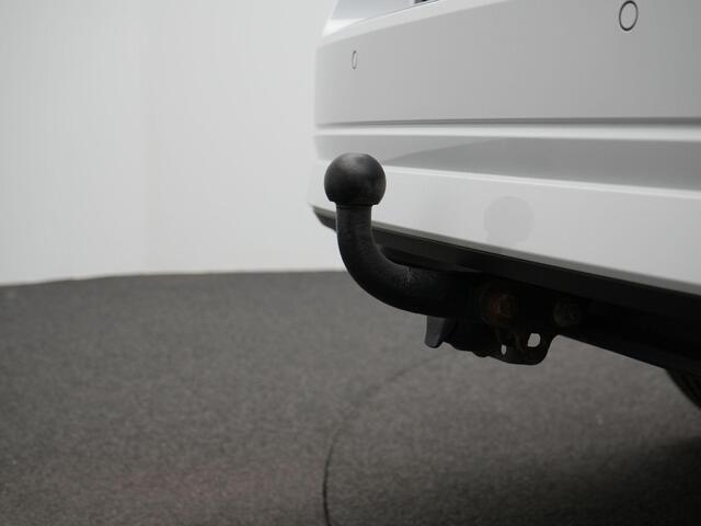 Skoda OCTAVIA Combi 1.0 e-TSI 110 pk DSG Business Edition Plus | Trekhaak | Geheugenstoel | Stuur-/stoelverwarming | Achteruitrijcamera | Navigatie