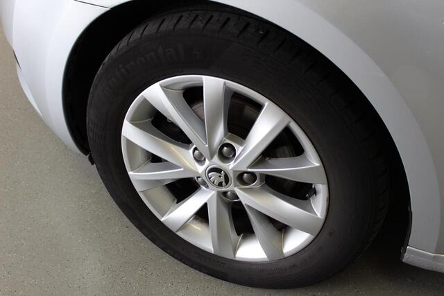 Skoda OCTAVIA Combi 1.6 TDI Greentech Ambition Business | 16'LMV | NAVIGATIE | CARPLAY | PDC-A | CRUISE | ELEK-RAMEN | CLIMA | CPV |