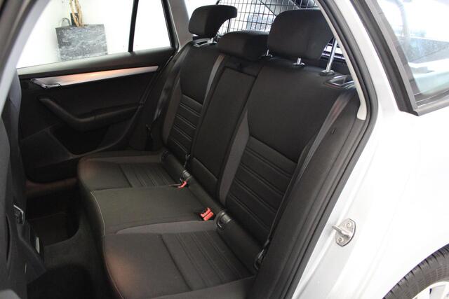 Skoda OCTAVIA Combi 1.6 TDI Greentech Ambition Business | 16'LMV | NAVIGATIE | CARPLAY | PDC-A | CRUISE | ELEK-RAMEN | CLIMA | CPV |