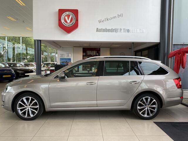 Skoda OCTAVIA Combi 1.4 TSI Greentech Style Businessline,Automaat,Panoramadak,Navigatie,Achteruitrijcamera,Spraakbediening, Canton Sound System, Trekhaak, Leder/Alcantara V&A Stoelverwarming, DAB, NL Auto, Enz..