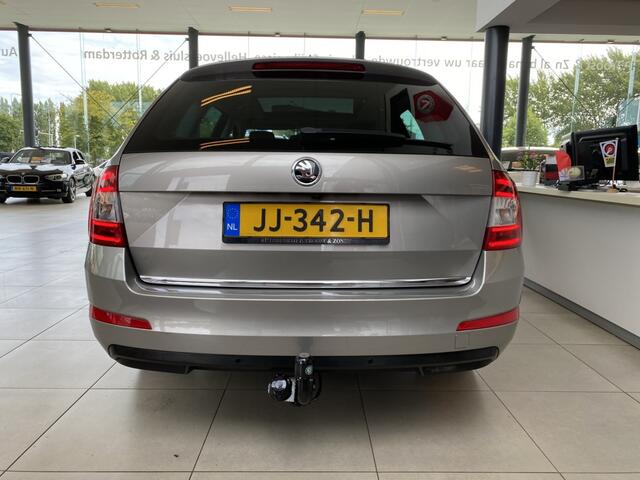 Skoda OCTAVIA Combi 1.4 TSI Greentech Style Businessline,Automaat,Panoramadak,Navigatie,Achteruitrijcamera,Spraakbediening, Canton Sound System, Trekhaak, Leder/Alcantara V&A Stoelverwarming, DAB, NL Auto, Enz..