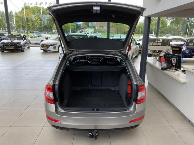 Skoda OCTAVIA Combi 1.4 TSI Greentech Style Businessline,Automaat,Panoramadak,Navigatie,Achteruitrijcamera,Spraakbediening, Canton Sound System, Trekhaak, Leder/Alcantara V&A Stoelverwarming, DAB, NL Auto, Enz..