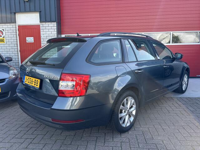 Skoda OCTAVIA Combi 1.0 TSI Greentech Business Edition NAVI / CLIMA / PDC / BLUETOOTH / CRUISE / CARPLAY / NL-AUTO