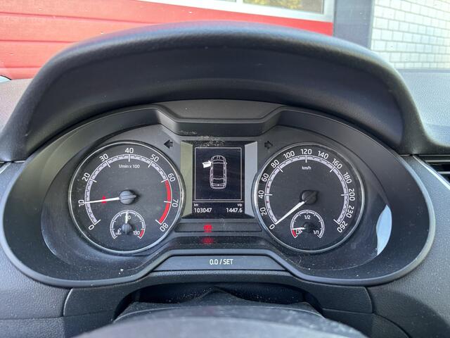 Skoda OCTAVIA Combi 1.0 TSI Greentech Business Edition NAVI / CLIMA / PDC / BLUETOOTH / CRUISE / CARPLAY / NL-AUTO