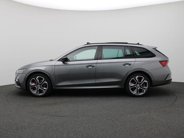 Skoda OCTAVIA Combi 1.4 TSI RS iV PHEV Business 245PK DSG Pano-Schuifdak, Adaptieve Cruise Controle, Achteruitrijcamera, Keyless, Stoel-& Achterbank verwarming, Voorruitverwarming, Memorystoel, 19" LM Velgen