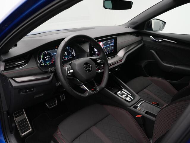 Skoda OCTAVIA Combi 1.4 TSI iV 245 pk DSG RS | Trekhaak | Head-up display | Stuur-/stoelverwarming | Achteruitrijcamera | Matrix LED