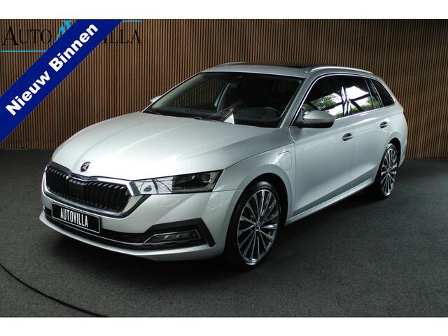 Skoda OCTAVIA Combi 1.4 TSI iV PHEV First Edition Panorama dak / Leer / Head up / elec. Stoelen / Key Less / Sfeer verlichting