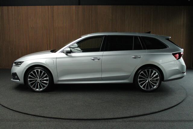 Skoda OCTAVIA Combi 1.4 TSI iV PHEV First Edition Panorama dak / Leer / Head up / elec. Stoelen / Key Less / Sfeer verlichting