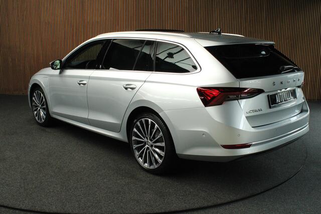 Skoda OCTAVIA Combi 1.4 TSI iV PHEV First Edition Panorama dak / Leer / Head up / elec. Stoelen / Key Less / Sfeer verlichting
