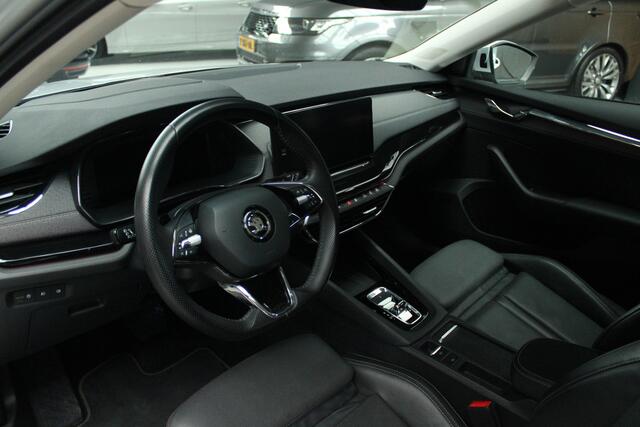 Skoda OCTAVIA Combi 1.4 TSI iV PHEV First Edition Panorama dak / Leer / Head up / elec. Stoelen / Key Less / Sfeer verlichting
