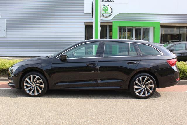 Skoda OCTAVIA Combi 1.0 TSI 110pk Business Edition / Navigatie / Elek Achterklep / Parkeersensoren / Donker Glas / 16" LMV