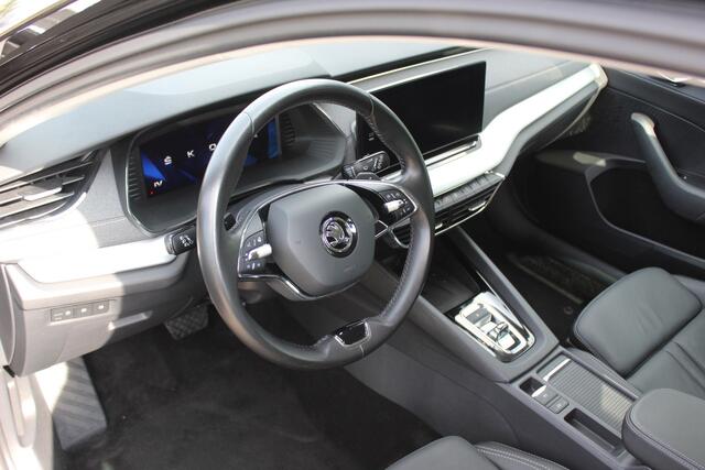 Skoda OCTAVIA Combi 1.0 TSI 110pk Business Edition / Navigatie / Elek Achterklep / Parkeersensoren / Donker Glas / 16" LMV