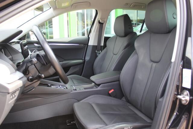 Skoda OCTAVIA Combi 1.0 TSI 110pk Business Edition / Navigatie / Elek Achterklep / Parkeersensoren / Donker Glas / 16" LMV