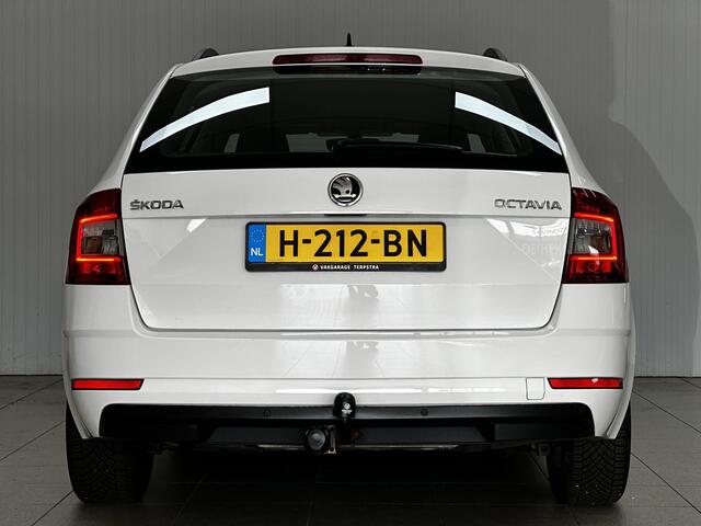 Skoda OCTAVIA Combi 1.0 TSI Greentech Business Edition/ Trekhaak/ 16'' LMV/ Apple + Android/ Navi/ Clima/ Cruise/ Elek. pakket/ Isofix/ Bluetooth/ Multi. LEDER. Stuur/ Mistl./ PDC/ LED Dagrijverl./ Dakrails.