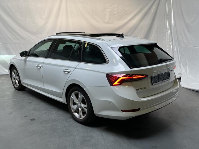 Skoda OCTAVIA Combi 1.4 TSI iV PHEV Style / AUTOMAAT/ PANO/ LEER/ TREKHAAK/ HEAD-UP/ STUUR+STOEL VERWARM. + STOELKOELING/ / MEMORY SEAT/ PARK.SENSOR.V+A/ CAMERA/ KEYLESS/ ACC/ DCC/ SMARTLINK/ CRUISE CONTROL/ DODE HOEK/ DAB/ CLIMA/ NA