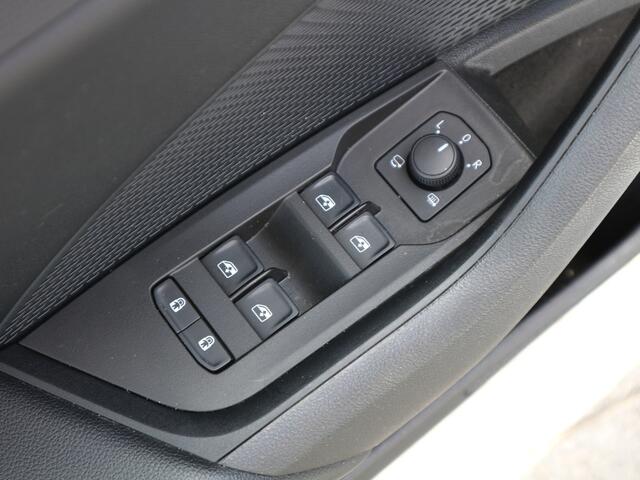 Skoda OCTAVIA Combi 1.0 e-TSI Business Edition DAB NAVI CLIMA CUISE