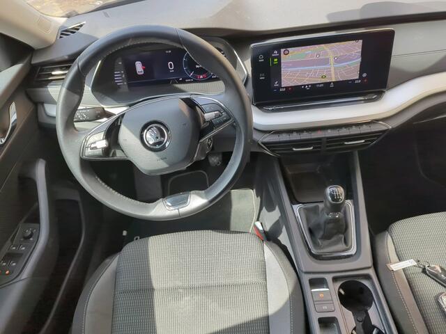 Skoda OCTAVIA Combi 1.0 TSI 110pk Business Edition / Navigatie / Parkeersensoren / 16" LMV