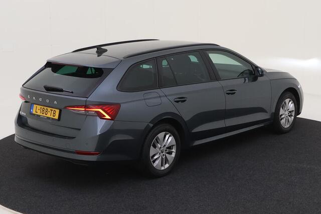 Skoda OCTAVIA Combi 1.0 TSI 110pk Business Edition / Navigatie / Parkeersensoren / 16" LMV