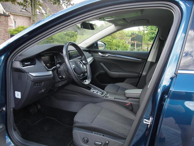 Skoda OCTAVIA Combi 1.4 TSI iV PHEV Business Edition Plus | Camera | Apple Carplay | NL-Auto | Trekhaak | Sfeerverlichting |