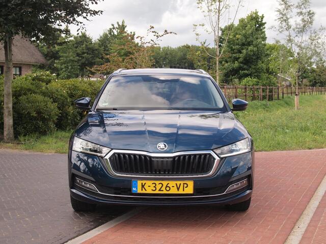 Skoda OCTAVIA Combi 1.4 TSI iV PHEV Business Edition Plus | Camera | Apple Carplay | NL-Auto | Trekhaak | Sfeerverlichting |