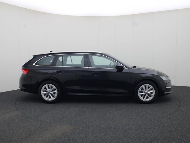 Skoda OCTAVIA Combi 1.5eTSI/150PK MHEV Selection DSG · Camera + Parkeersensoren · Stoel-/stuurverwarming · Trekhaak · Garantie tot januari 2027