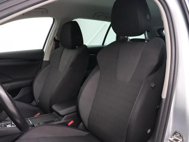 Skoda OCTAVIA 1.4 TSI iV Business Edition | Camera | Sfeerverlichting | Carplay | Navigatie | Digital Cockpit | Full LED | Cruise control | DAB | Climate control | PHEV | Plug In