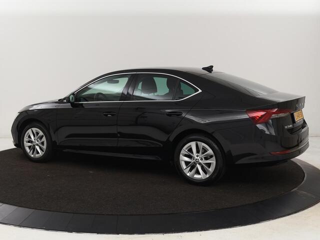 Skoda OCTAVIA 1.0 TSI Business Edition | Camera | Carplay | Navigatie | Full LED | Parkeerhulp | Chrome Pakket | Cruise control | Digital Cockpit | 17'' lichtmetalen velgen