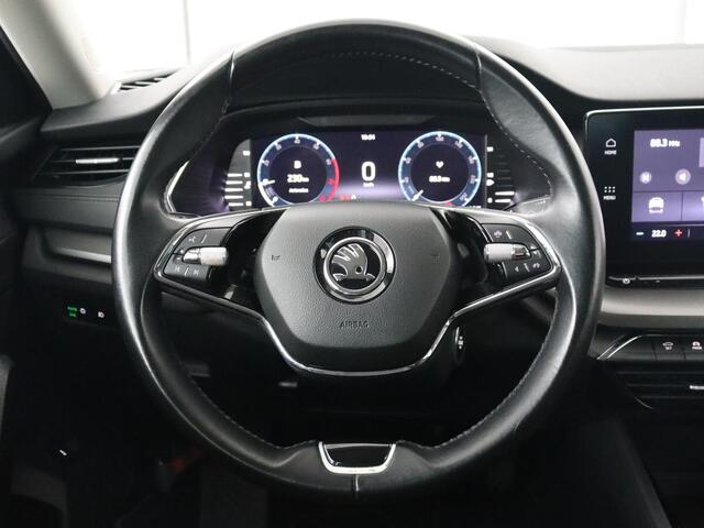 Skoda OCTAVIA 1.0 TSI Business Edition | Camera | Carplay | Navigatie | Full LED | Parkeerhulp | Chrome Pakket | Cruise control | Digital Cockpit | 17'' lichtmetalen velgen