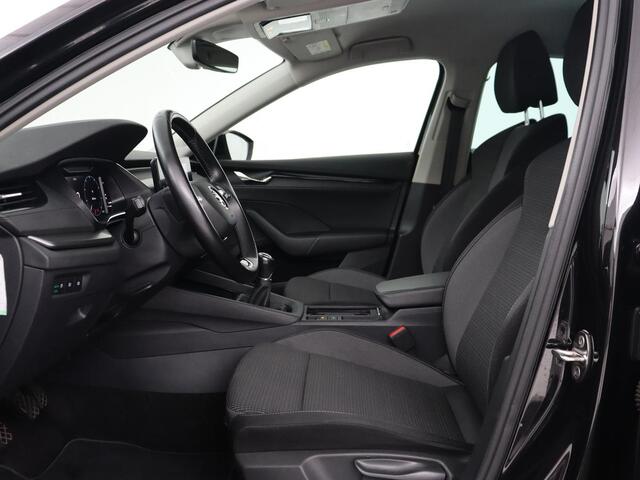 Skoda OCTAVIA 1.0 TSI Business Edition | Camera | Carplay | Navigatie | Full LED | Parkeerhulp | Chrome Pakket | Cruise control | Digital Cockpit | 17'' lichtmetalen velgen