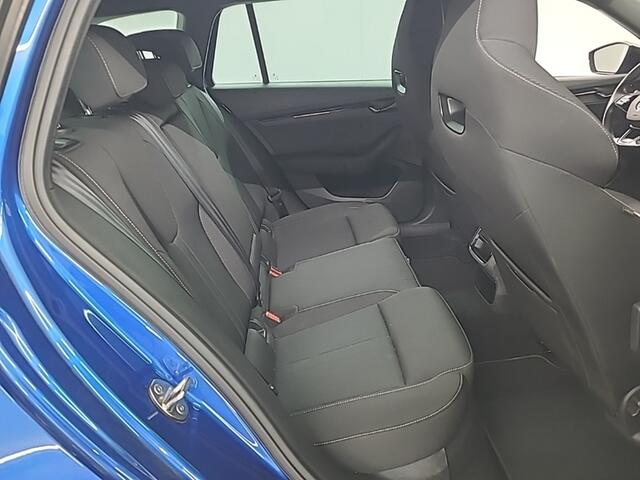 Skoda OCTAVIA Combi 1.0 e-TSI 110PK DSG Sport Business LED Climate control Sportstoelen Stuurverwarming 18" Velgen