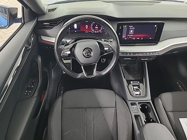 Skoda OCTAVIA Combi 1.0 e-TSI 110PK DSG Sport Business LED Climate control Sportstoelen Stuurverwarming 18" Velgen