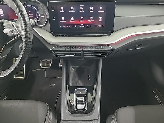 Skoda OCTAVIA Combi 1.0 e-TSI 110PK DSG Sport Business LED Climate control Sportstoelen Stuurverwarming 18" Velgen