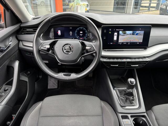 Skoda OCTAVIA Combi 1.0 TSI Business Edition / Trekhaak / Camera / Navi / Cruise Control / Climate Control /