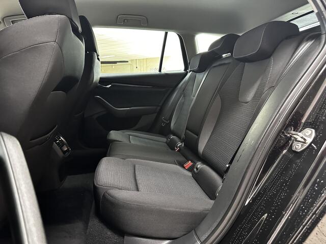 Skoda OCTAVIA Combi 1.0 TSI Business Edition/ VIRTUAL DASH./ Elek. Kofferklep/ Apple + Android/ DAB+/ LED Koplampen/ Keyless-Go/ Lane-Assist./ PDC V+A/ 16'' LMV/ Navi/ Cruise/ Extra getint glas.