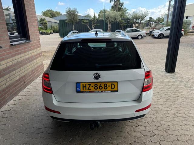 Skoda OCTAVIA Combi 1.2 TSI xenon camera keyless stoelverw.