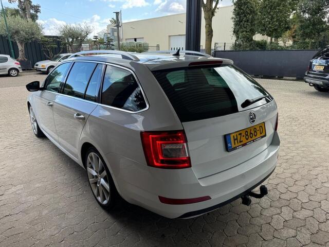 Skoda OCTAVIA Combi 1.2 TSI xenon camera keyless stoelverw.