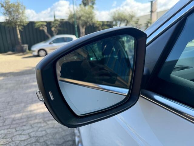 Skoda OCTAVIA Combi 1.2 TSI xenon camera keyless stoelverw.