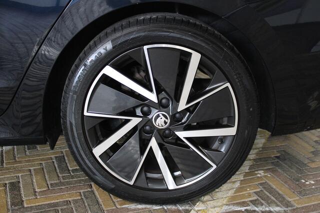 Skoda OCTAVIA Combi 1.0 TSI Sport Business | Incl. 12 maanden garantie | Cruise control | Climate control | Apple carplay/Android auto | Parkeersensoren | DAB radio | Navigatie |