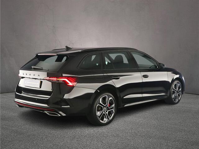 Skoda OCTAVIA Combi RS iV Business 1.4 TSI PHEV 245pk DSG Automaat Trekhaak, Adaptive cruise control, LED matrix koplampen, Achteruitrijcamera