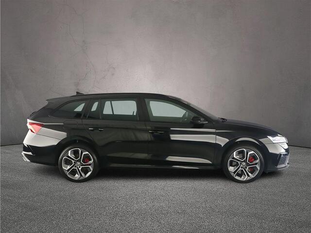 Skoda OCTAVIA Combi RS iV Business 1.4 TSI PHEV 245pk DSG Automaat Trekhaak, Adaptive cruise control, LED matrix koplampen, Achteruitrijcamera