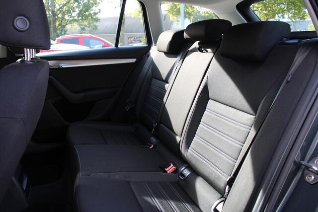 Skoda OCTAVIA Combi 1.5 TSI Greentech Business Edition Automaat | Navigatiesysteem | Trekhaak | All season banden