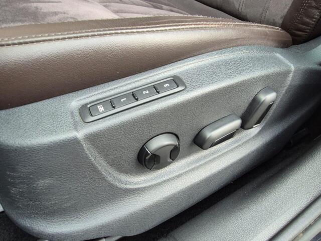 Skoda OCTAVIA Combi 1.8 TSI Greentech 4x4 Laurin en Klement | Canton | Carplay | Bi-xenon | Navi | Memory | Trekhaak