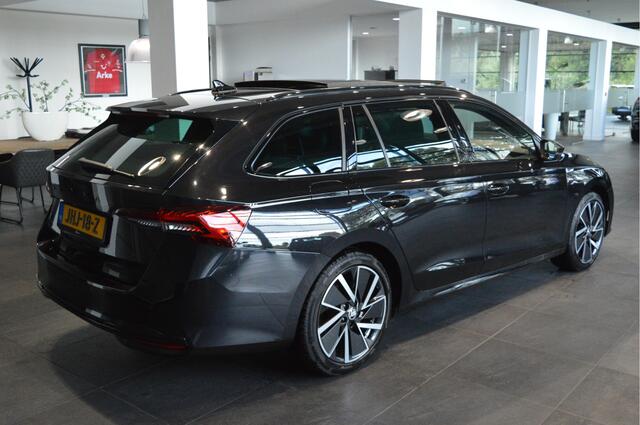 Skoda OCTAVIA Combi 2.0 TDI Sportline navi pano camera head up 18 inch 150 pk !!